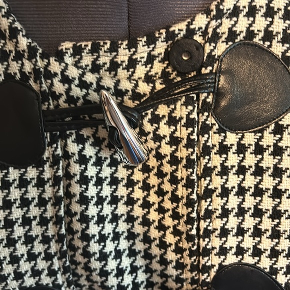 Feminine black-and-white, houndstooth cape by FOCUS 2000 Size L - Picture 6 of 8